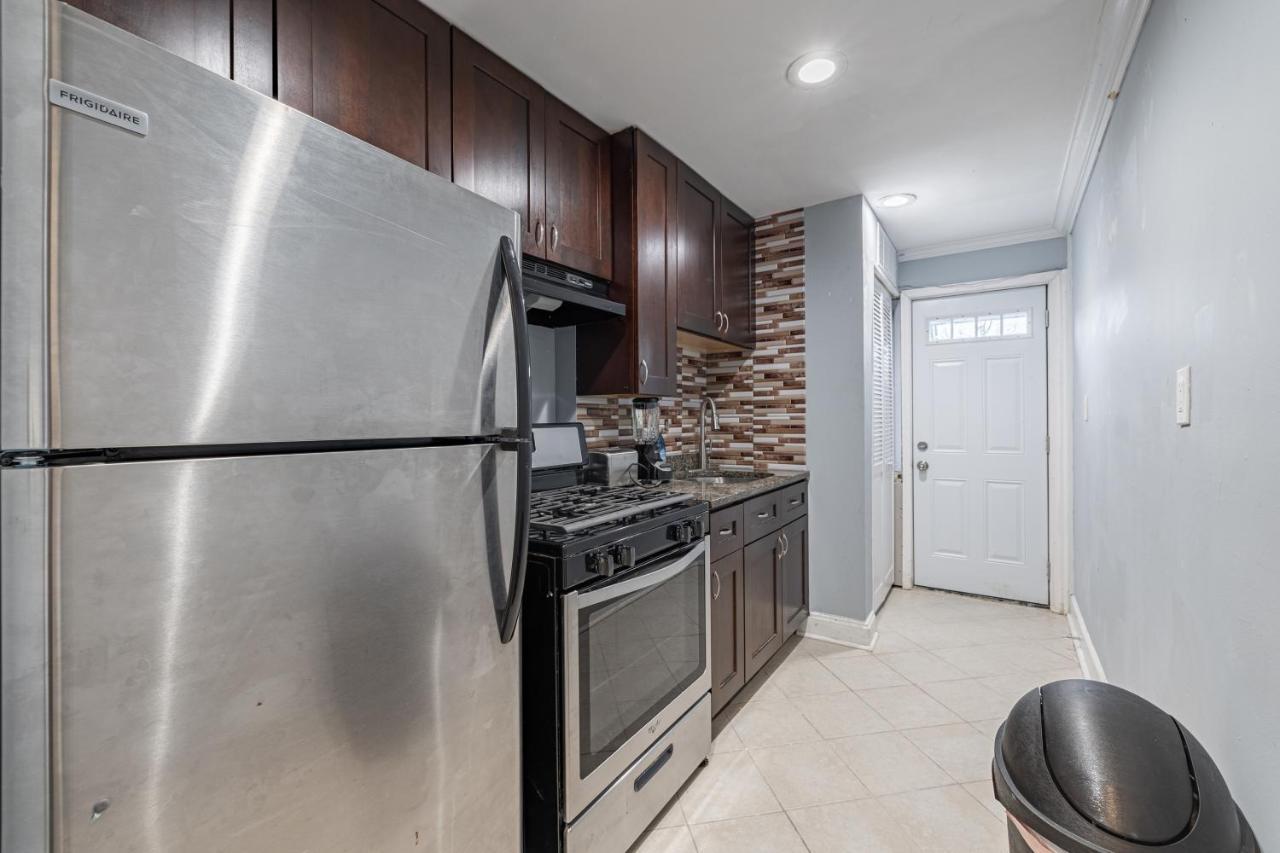 Apartment Modern Updated Two Bedroom
